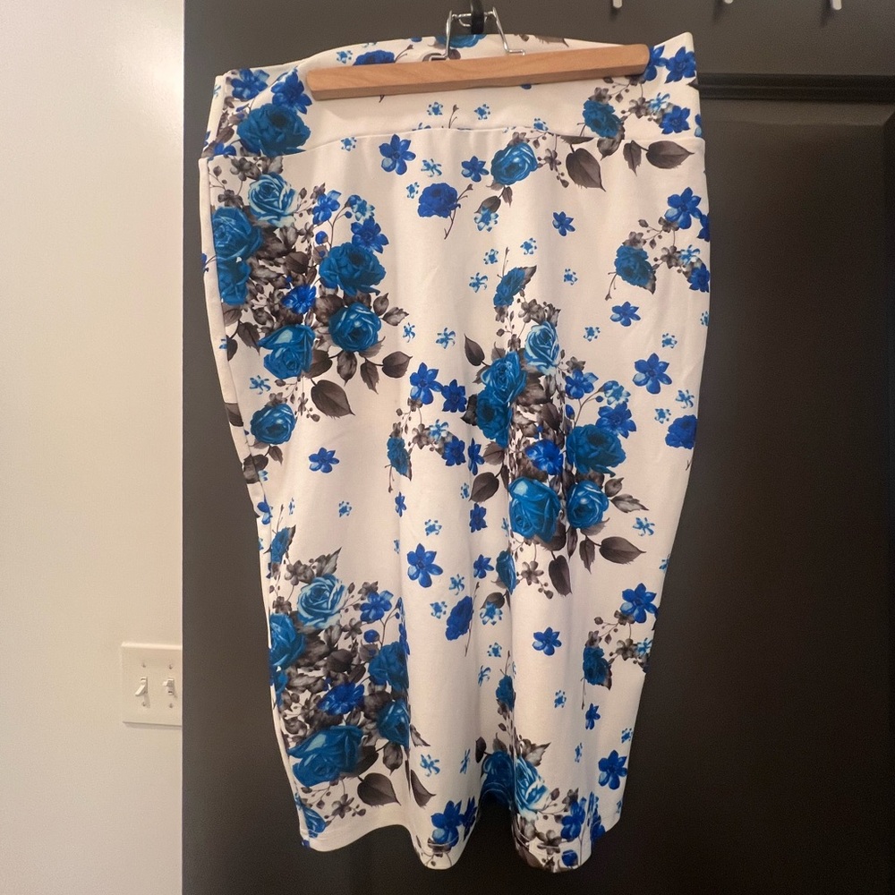 Floral Blue and White Pencil Skirt XL